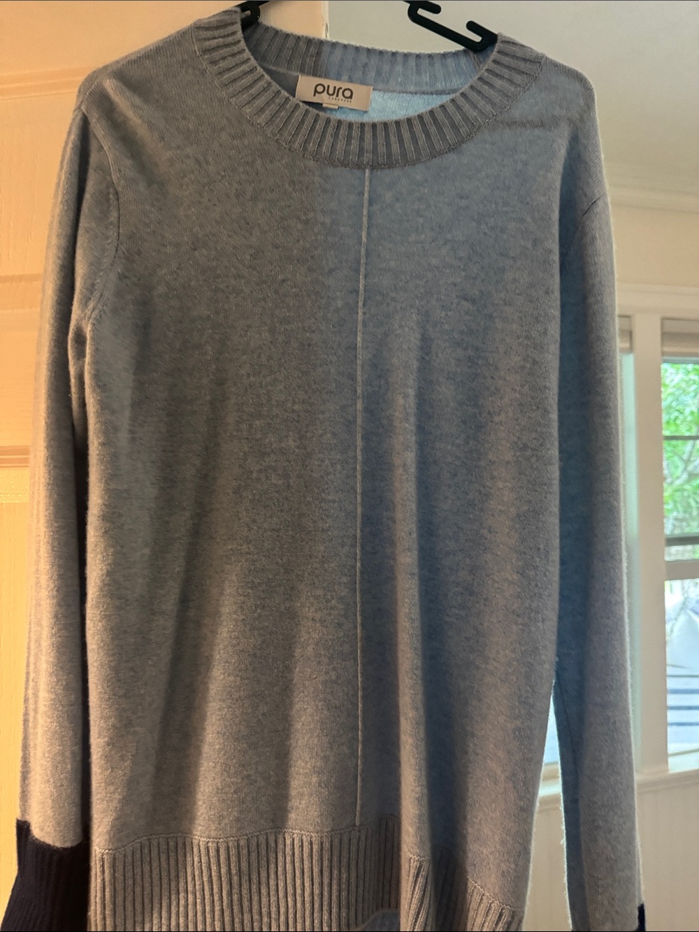 Pura Light Blue Scoopneck Crew Sweater 100% cashmere sz M
